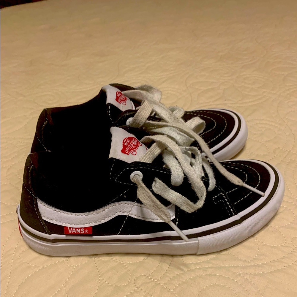 Van’s black lace ups size 4.5 mens/6 womens